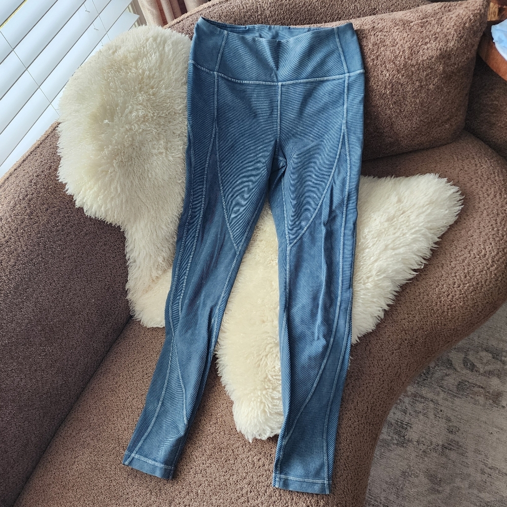Lululemon Wunder Under High Rise Ribbed Leggings🌿